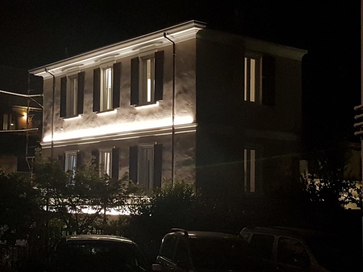 مبيت وإفطار ديسينسانو ديل غاردا Residenza Elisa المظهر الخارجي الصورة